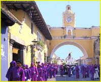 59 Antigua procession - in light