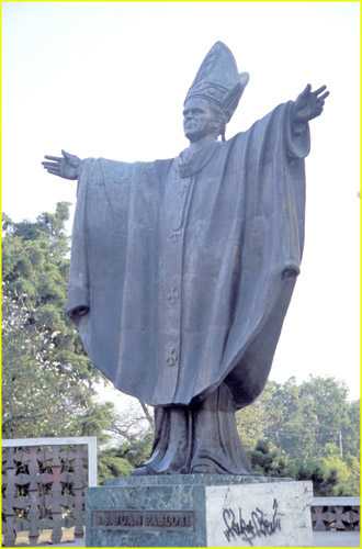 10i Guatemala City - John Paul II monument