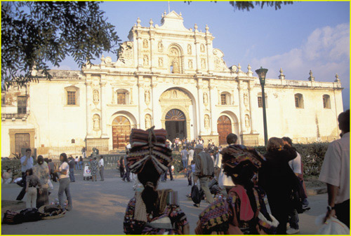 65 Antigua - Parque Central, Catedral de Santiago