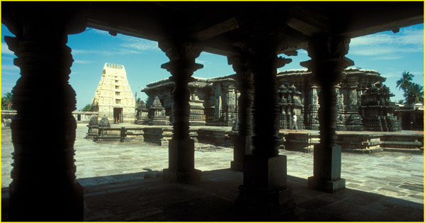 041d Belur colums