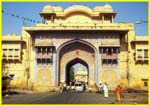 060a Jaipur City Palace gate
