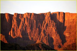 Ramparts of "Amphitheatre" in Royal Natal NP - Drakensberg Mountain Range