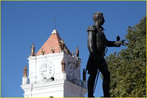 On Plaza de 25 de Mayo, Sucre