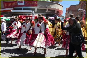 Citizens of La Paz prepare for the annual El Gran Pode festival and parade with 25,000 participants