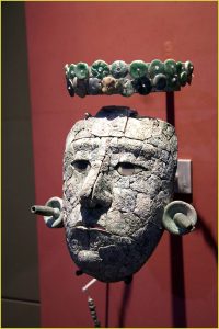 Mayan artifacts from Palenque (mask of the Red Queen)