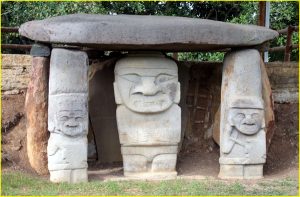 Guardians of a tomb, San Agustin