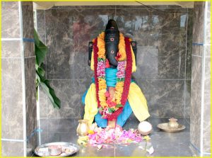 Altar with offerings in Sri Siva Subramaniya Swami temple
