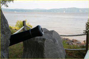 Gun and plaque marking the place of infamous meeting between the traitor Benedict Arnold and a British emissary in Haverstraw