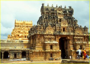 Brihadishvara Temple in Thanjavur - entrance gopurams