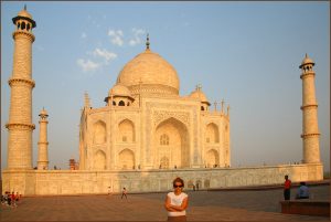 Manadory shot with Taj Mahal
