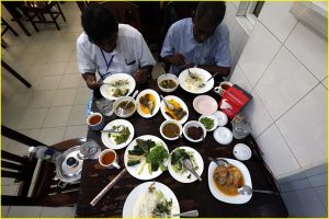 Lunch Myanmar style, Yangon