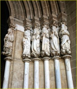 Apostles at the entrance to the Se, Evora
