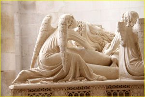 Angels attend king's statue, tomb of Pedro I, Mosterio de Santa Maria de Alcobaca