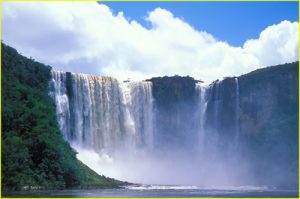 Chinak Meru Falls (Salto Aponguao) - Gran Sabana