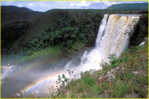 Chinak Meru Falls (Salto Aponguao) - Gran Sabana