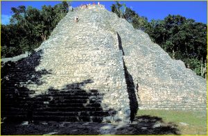 Nohoc Mull, the tallest pyramid in Coba