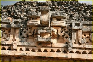 Chac mask on el Palacio, Labna