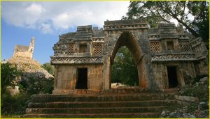 Corbeled arch and el Mirador, Labna