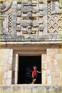 Supporting an Uxmal structure